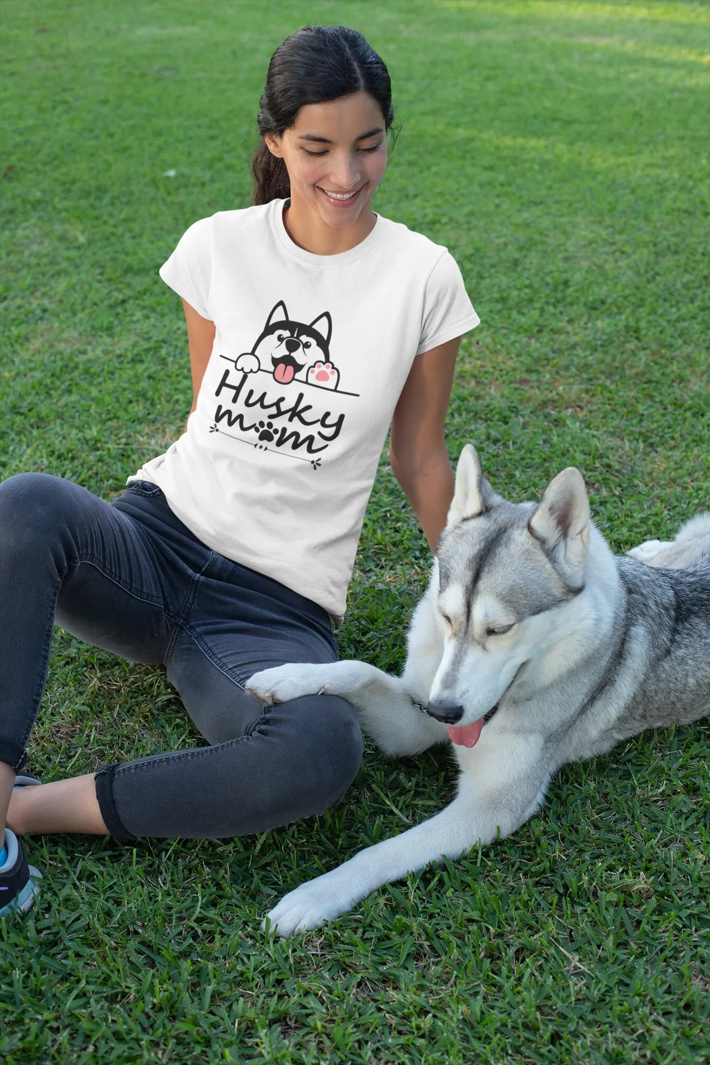 Husky Mom T-Shirt – Perfect Gift for Dog Lovers!